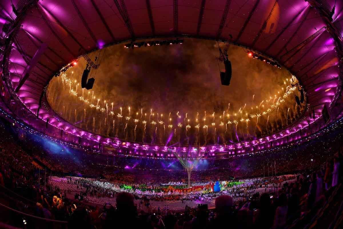 Ritmo de carnaval tomou conta do Maracan no fim da cerimnia de encerramento dos Jogos