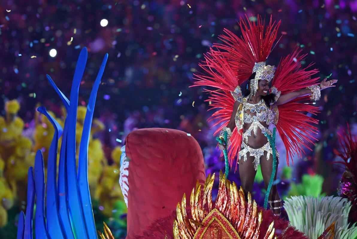 Ritmo de carnaval tomou conta do Maracan no fim da cerimnia de encerramento dos Jogos