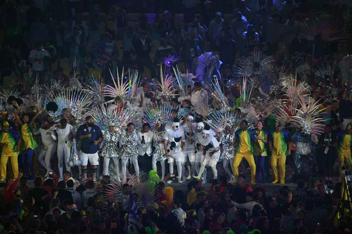Ritmo de carnaval tomou conta do Maracan no fim da cerimnia de encerramento dos Jogos