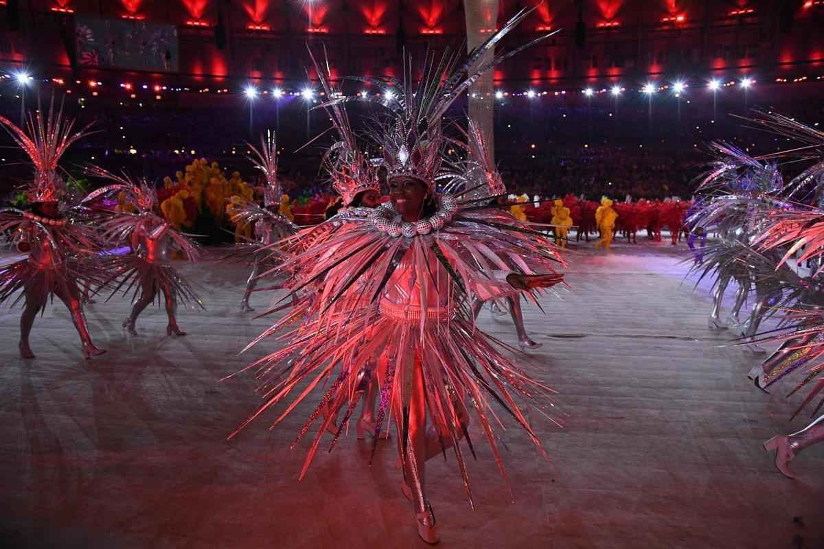 Ritmo de carnaval tomou conta do Maracan no fim da cerimnia de encerramento dos Jogos