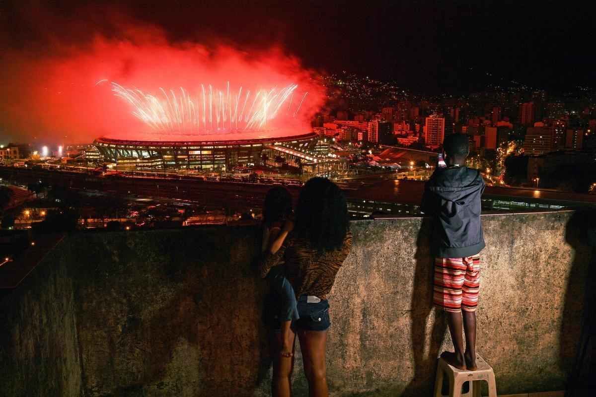 Ritmo de carnaval tomou conta do Maracan no fim da cerimnia de encerramento dos Jogos
