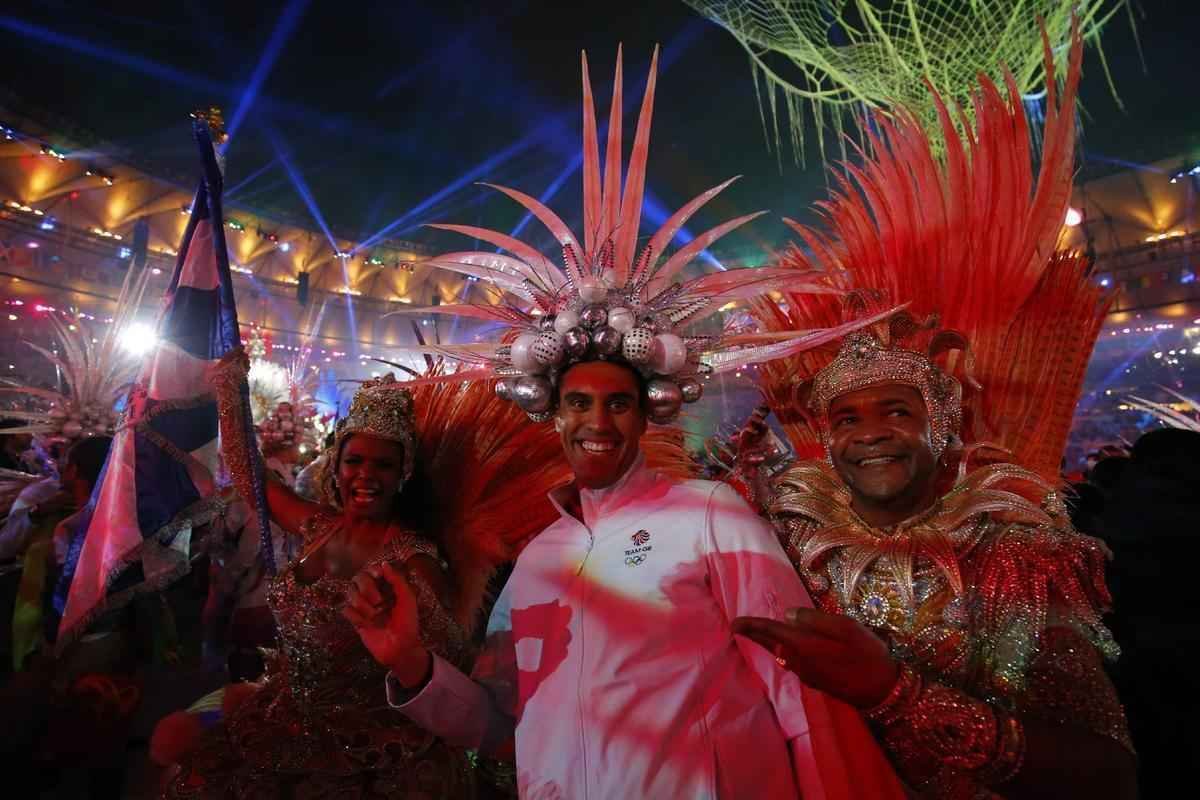 Ritmo de carnaval tomou conta do Maracan no fim da cerimnia de encerramento dos Jogos