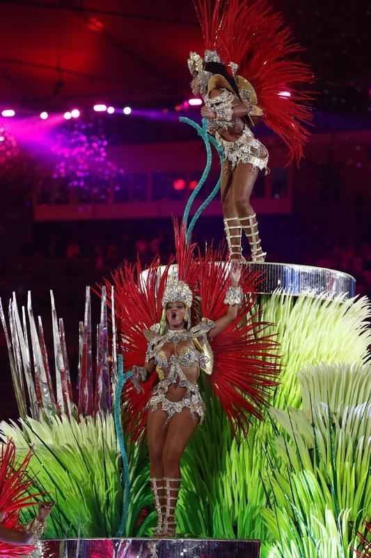 Ritmo de carnaval tomou conta do Maracan no fim da cerimnia de encerramento dos Jogos