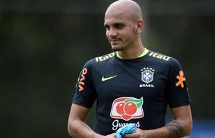 Com a suspenso de Marcelo, o lateral-esquerdo Fbio Santos foi convocado pelo tcnico Tite para a ltima partida da Seleo Brasileira em 2016