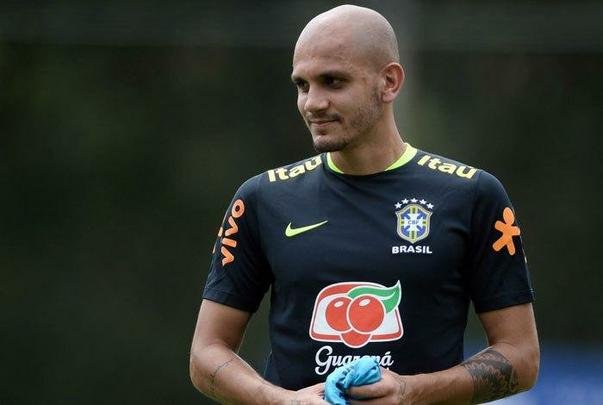 Com a suspensão de Marcelo, o lateral-esquerdo Fábio Santos foi convocado pelo técnico Tite para a última partida da Seleção Brasileira em 2016