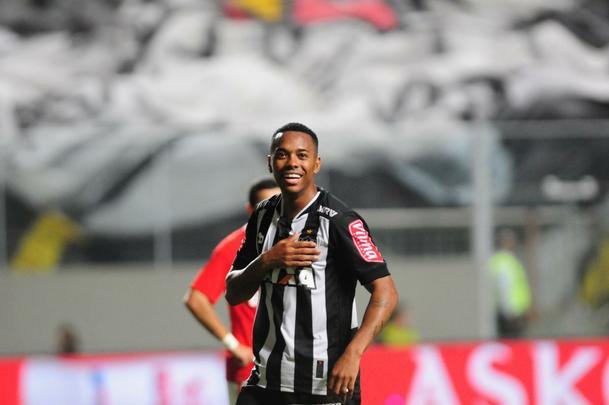 Robinho foi lembrado por Tite na primeira convocao de 2017 e voltou  Seleo Brasileira para amistoso contra Colmbia