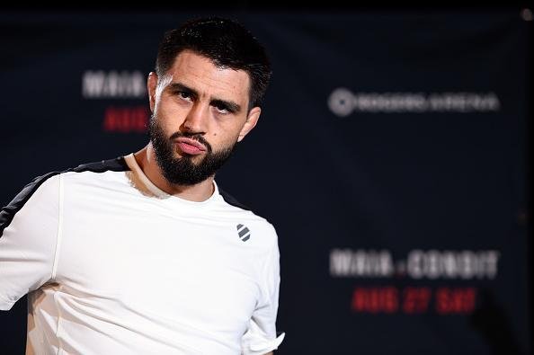 Um dos protagonistas do evento, Carlos Condit, adversrio de Demian Maia, treina e interage com o pblico 