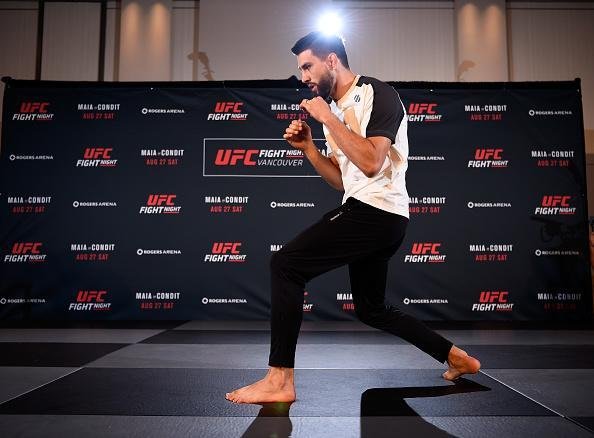 Um dos protagonistas do evento, Carlos Condit, adversrio de Demian Maia, treina e interage com o pblico 
