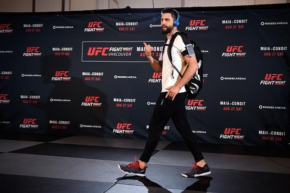 Um dos protagonistas do evento, Carlos Condit, adversrio de Demian Maia, treina e interage com o pblico 