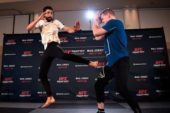 Um dos protagonistas do evento, Carlos Condit, adversrio de Demian Maia, treina e interage com o pblico 
