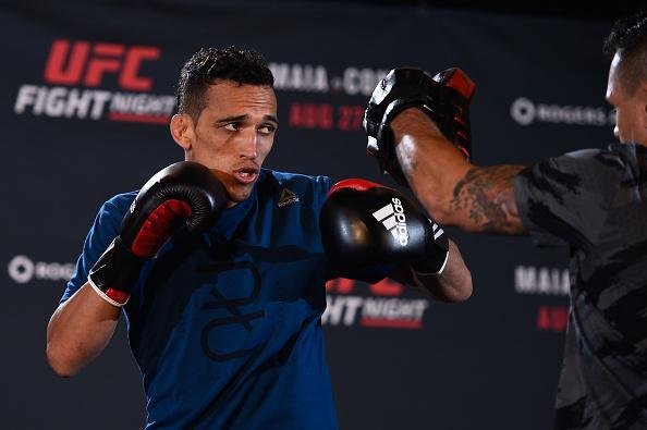 Brasileiro Charles 'do Bronx' Oliveira, que ser adversrio da estreia de Anthony Pettis no peso leve