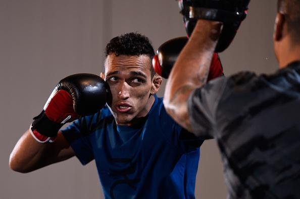 Brasileiro Charles 'do Bronx' Oliveira, que ser adversrio da estreia de Anthony Pettis no peso leve