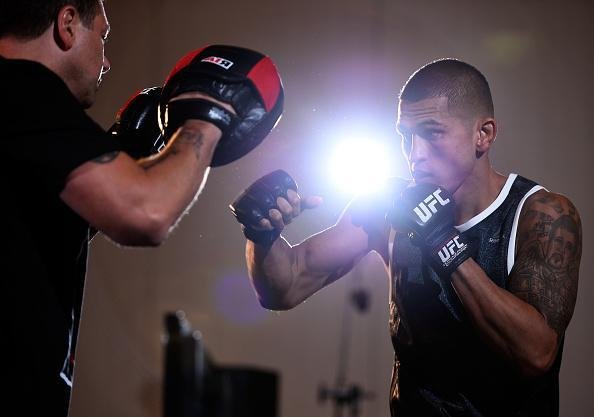 Ex-campeo dos leves, Anthony Pettis tenta retomar sucesso na carreira no peso leve; primeiro desafio  contra Do Bronx, na luta coprincipal do UFC em Vancouver 