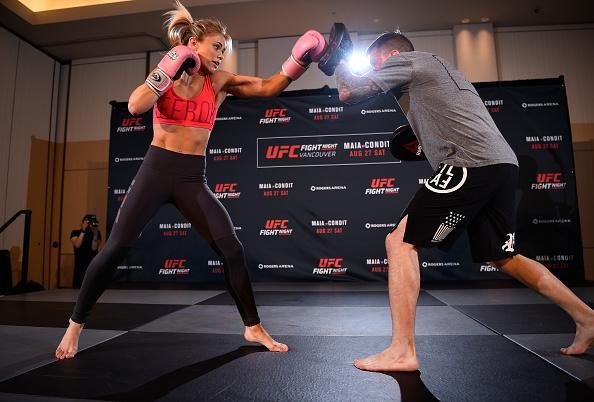 Uma das lutadoras mais populares do UFC, Paige VanZant treina para luta contra Bec Rawlings