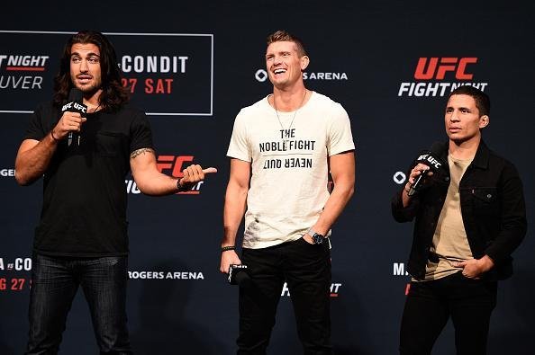 Pesagem oficial do UFC on Fox 21, em Vancouver -  Elias Theodorou, Stephen Thompson e Joseph Benavidez no Questions and Answers com os fs