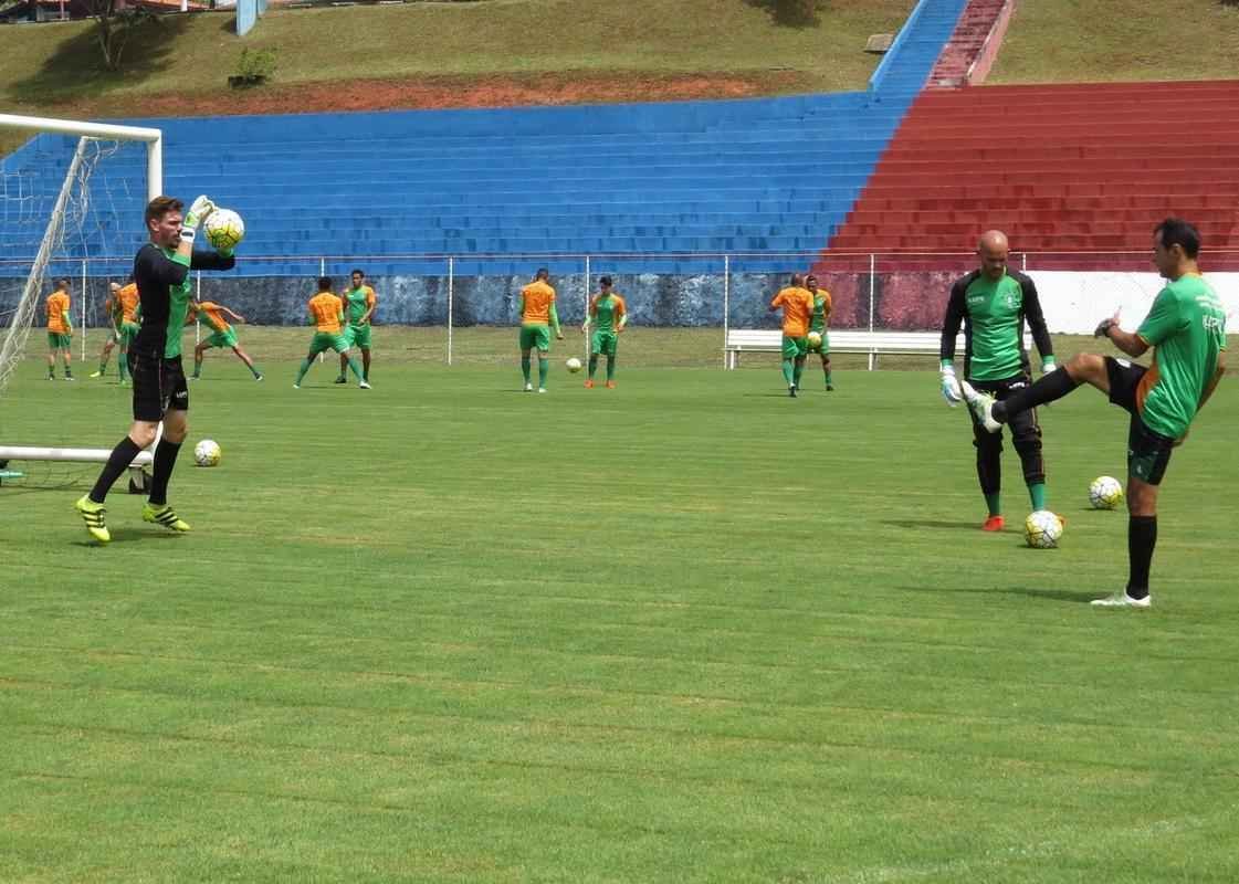 Coelho completou a preparao para pegar o Vitria com treino no CT do Bahia