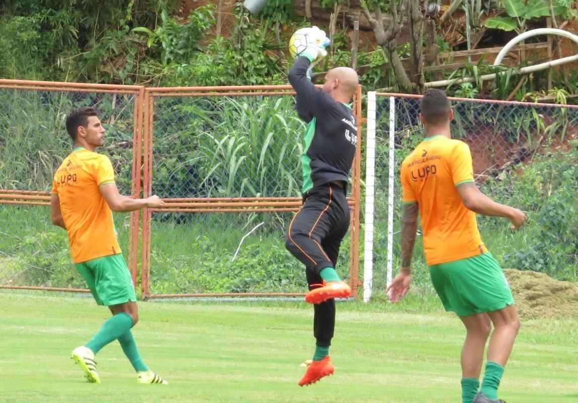 Coelho completou a preparao para pegar o Vitria com treino no CT do Bahia
