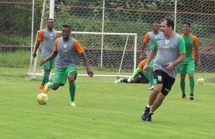Coelho completou a preparao para pegar o Vitria com treino no CT do Bahia