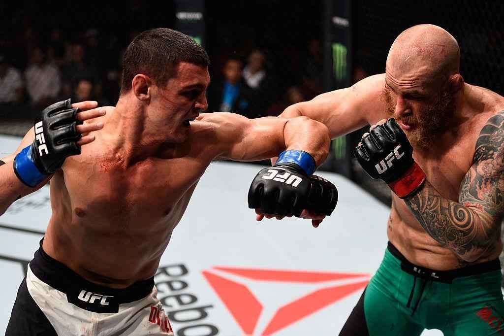 Alessio Di Chirico (luvas azuis) venceu Garreth McLellan por deciso dividida