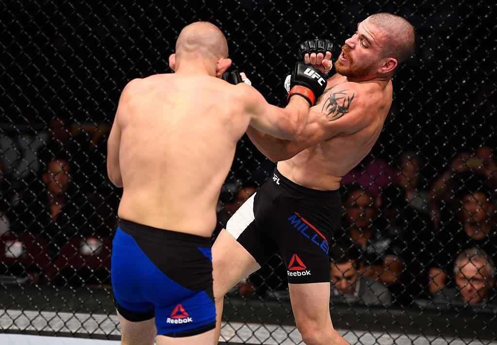 Jim Miller (luvas azuis) venceu Joe Lauzon por deciso dividida 