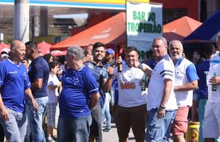 Movimentao intensa de cruzeirenses no entorno do Mineiro antes de jogo com o Santa Cruz