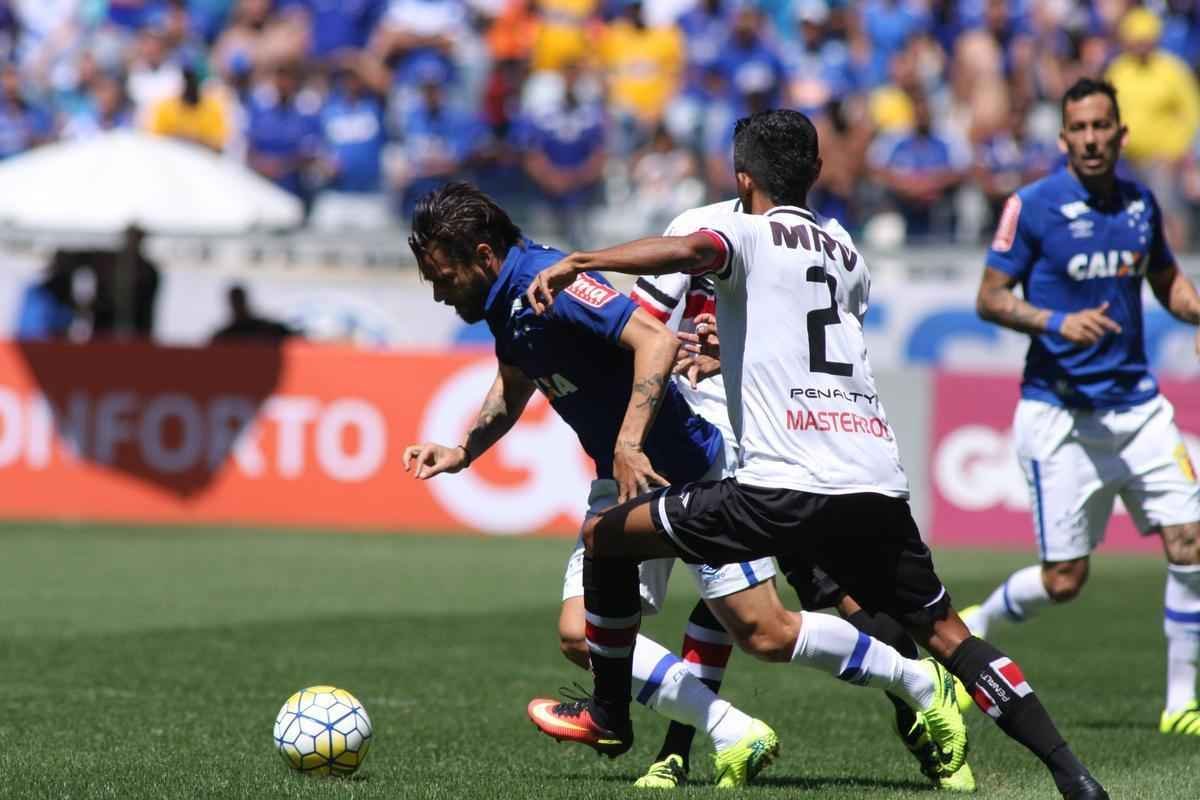 Imagens de Cruzeiro x Santa Cruz, pela 22 rodada do Brasileiro, no Mineiro