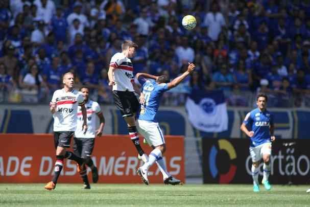 Imagens de Cruzeiro x Santa Cruz, pela 22 rodada do Brasileiro, no Mineiro