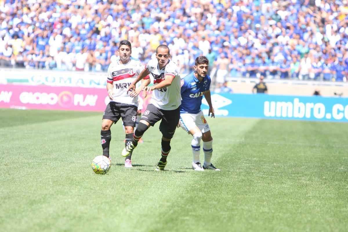 Imagens de Cruzeiro x Santa Cruz, pela 22 rodada do Brasileiro, no Mineiro