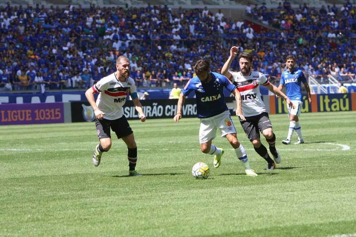 Imagens de Cruzeiro x Santa Cruz, pela 22 rodada do Brasileiro, no Mineiro