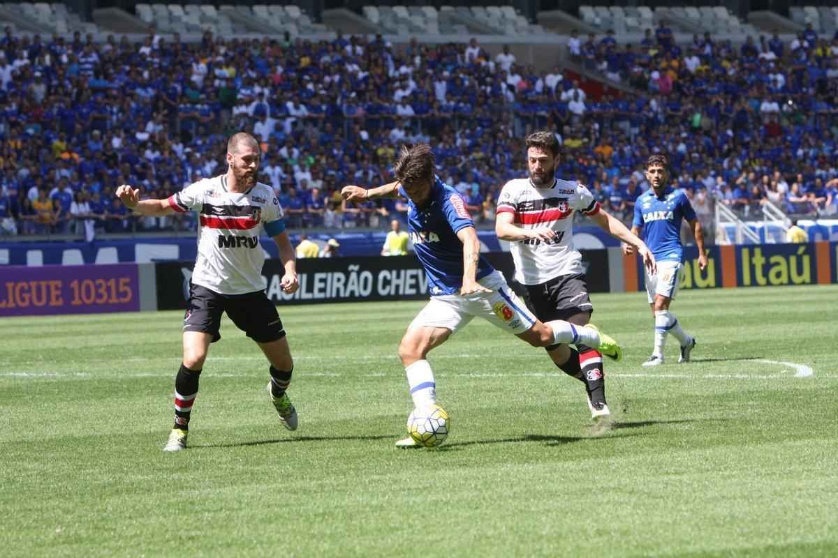Imagens de Cruzeiro x Santa Cruz, pela 22 rodada do Brasileiro, no Mineiro