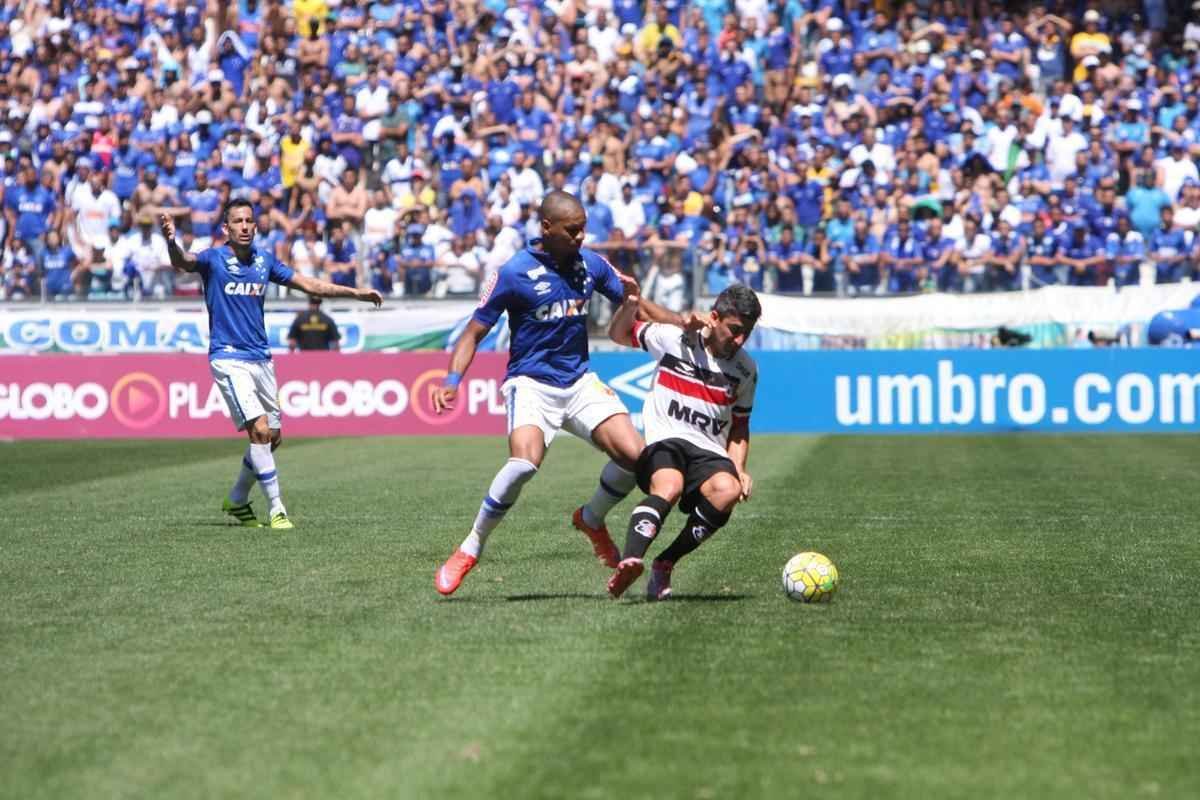 Imagens de Cruzeiro x Santa Cruz, pela 22 rodada do Brasileiro, no Mineiro