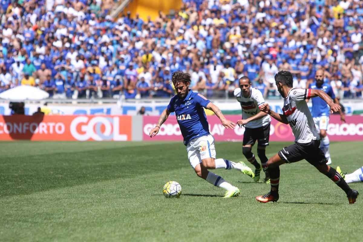 Imagens de Cruzeiro x Santa Cruz, pela 22 rodada do Brasileiro, no Mineiro