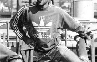Em 1994, zagueiro Toninho trocou o Cruzeiro pelo Cerezo Osaka, do Japo