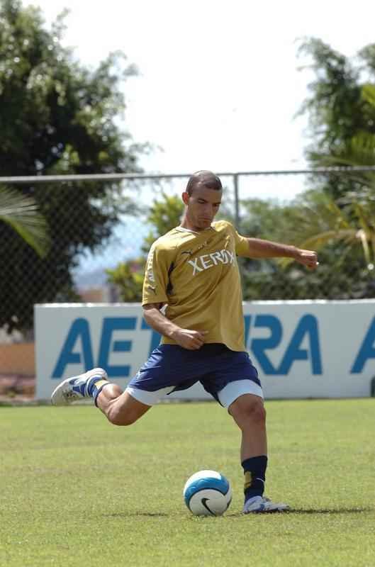 Em 2007, Gladstone foi novamente emprestado, dessa vez ao Sporting de Lisboa por 250 mil euros
