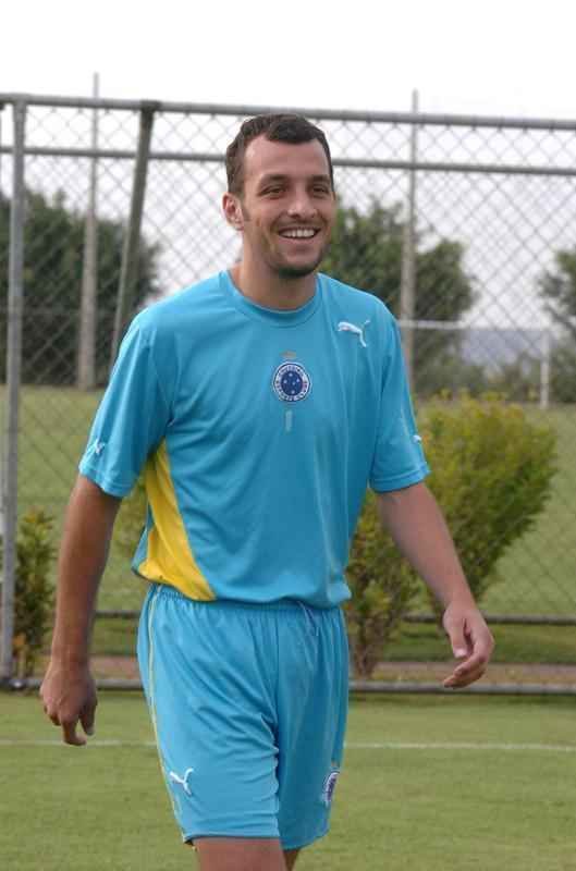 Em 2006, Edu Dracena foi negociado com Fenerbahe, da Turquia, por 5,7 milhes de euros
