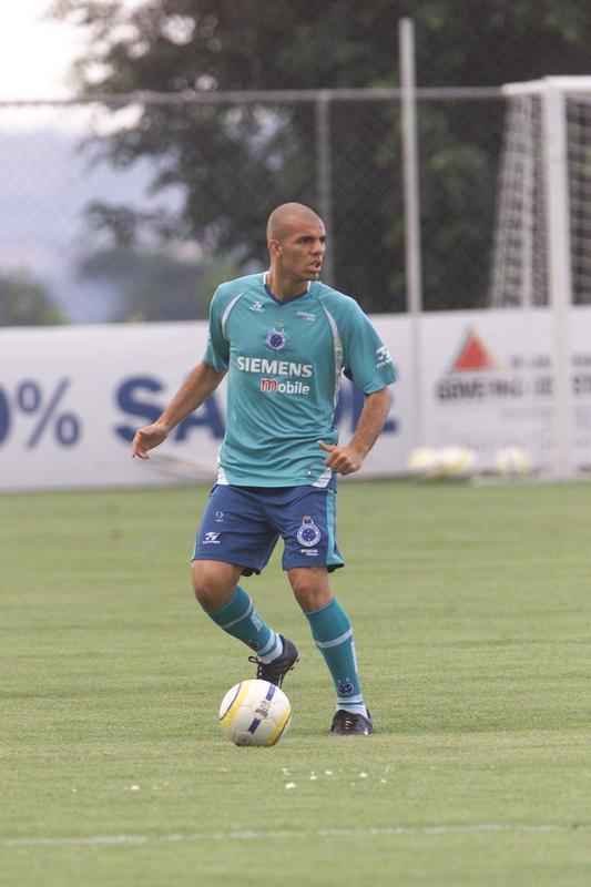 Em 2005, Gladstone foi emprestado  Juventus, da Itlia, por 150 mil euros