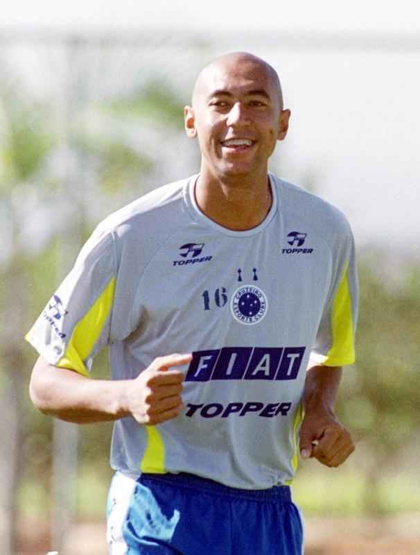 Em 2003, Luiso foi negociado com Benfica, de Portugal, por US$ 2,5 milhes (por 50%)
