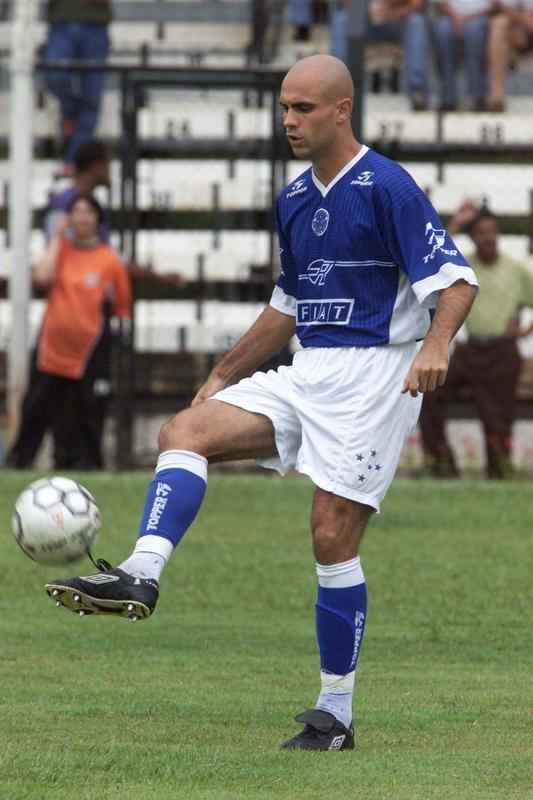 Em 2003, Cris foi emprestado ao Bayer Leverkusen, da Alemanha, por US$ 800 mil