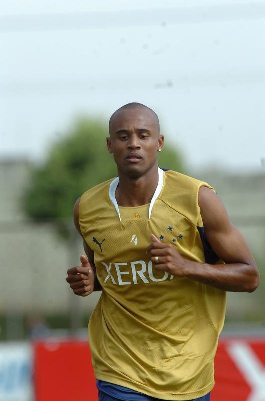 Em 2007, Luizo foi negociado com o Locarno, da Sua, por 2 milhes de euros