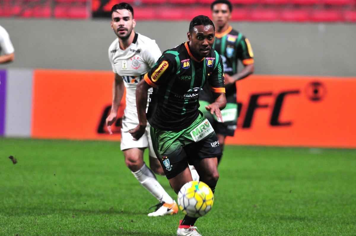 Claudinei - Segundo reserva mais acionado no ano, o volante atuou em 32 partidas na temporada. Perdeu espao com a chegada de Juninho e pouco entrou em campo nos ltimos jogos. No deve continuar no Amrica em 2017.