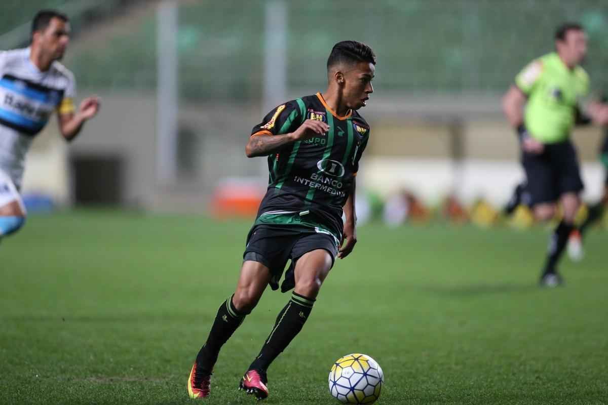 Matheusinho - Joia mais promissora da base americana. Chamado para as divises de base da Seleo Brasileira e elogiado por Rogrio Micale e Tite.  a promessa de um jogador mais cerebral e incisivo no meio campo alviverde. Precisa de tempo para o processo de crescimento natural no profissional.