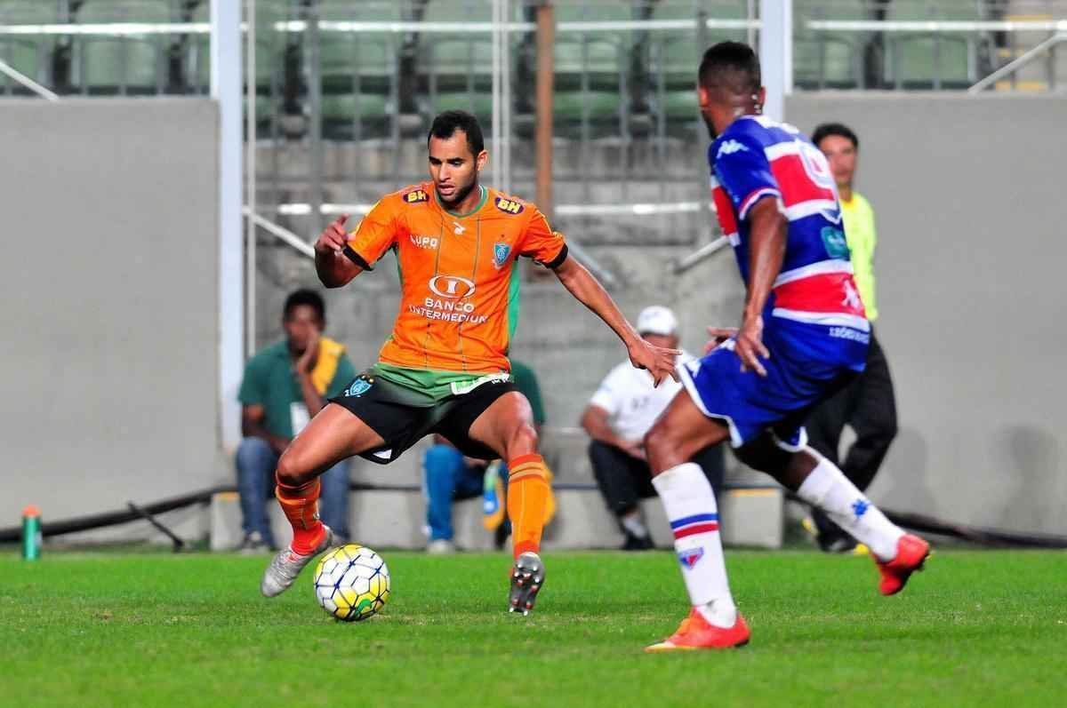 Pablo - Jogador muito identificado com o clube. Mesmo sofrendo com algumas leses e improvisado na lateral direita algumas vezes, Pablo atuou em 29 partidas como titular e vem sendo figura presente entre os 11 iniciais na planilha de Enderson. Pela versatilidade e identificao com a camisa do clube, deve permanecer em 2017.