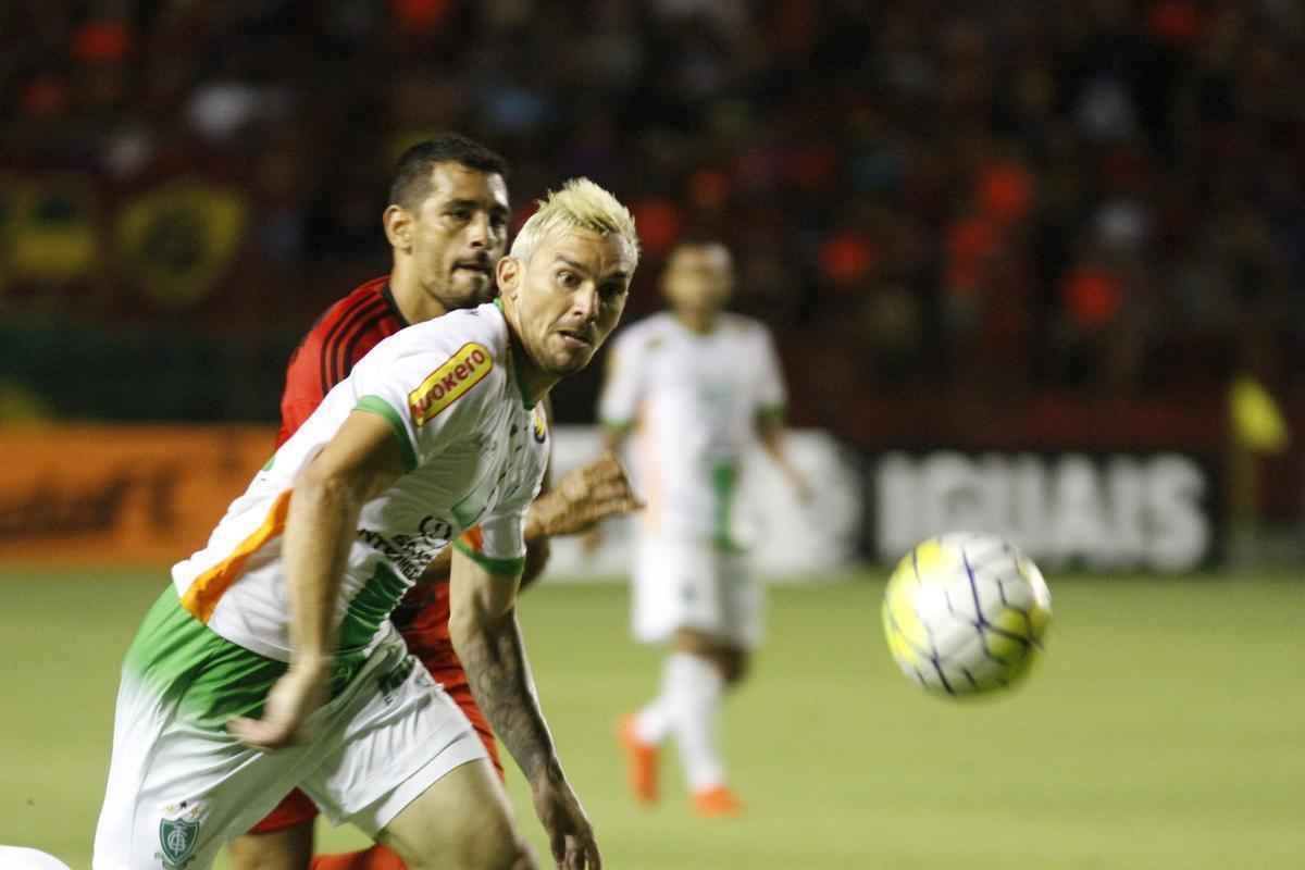 Sueliton - Opo de Givanildo, encostado na poca de Srgio Vieira e titular com Enderson Moreira. O defensor  uma incgnita, inconstante, assim como os companheiros de elenco. Seu futuro no clube  indefinido.