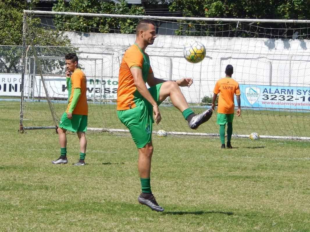 Bruno Teles - Contratado com a chegada de Srgio Vieira, o lateral esquerdo tambm no teve muitas oportunidades. Com a concorrncia na posio, no parece ter espao para permanncia e deve deixar o clube ao fim do ano.