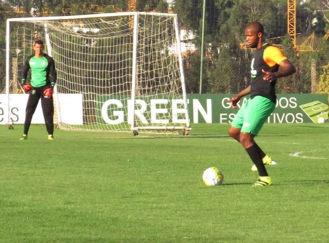 Messias - Outro atleta das categorias de base, ainda no teve oportunidade e, assim como Roger, dever ser preservado para as prximas temporadas do Coelho.