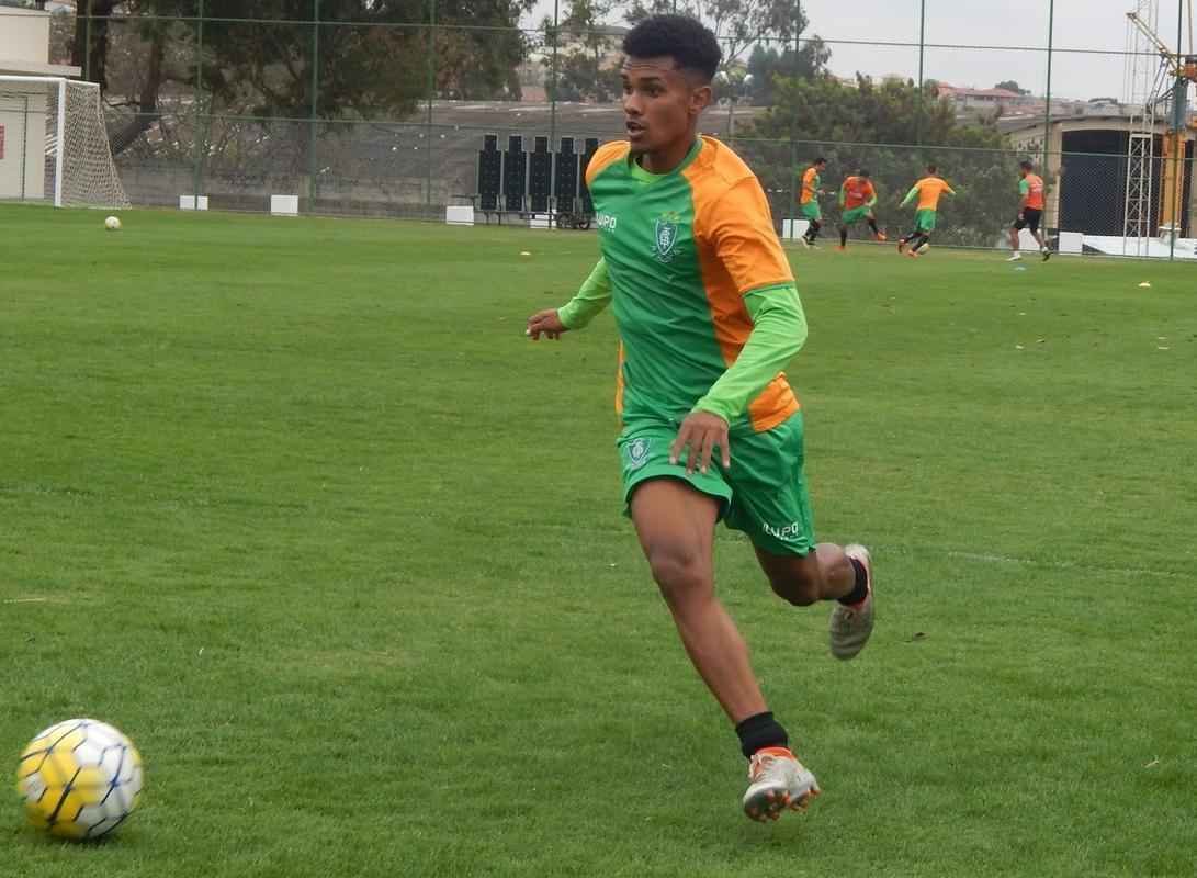 Renato Bruno - volante da base alviverde, o atleta pode ser mais aproveitado com um perodo menos conturbado no clube. Ele no entrou em campo na temporada.