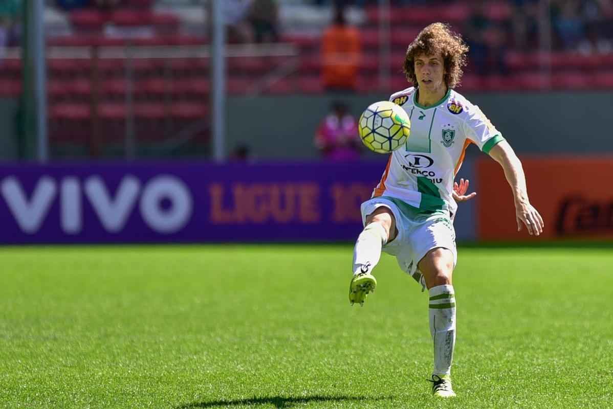 Roger - Cria da base americana, Roger  uma promessa para os prximos anos. Entrando na fogueira alviverde na Srie A, passou a ser 'poupado' aps a chegada de Enderson Moreira, que decidiu preservar alguns atletas mais jovens.  uma aposta para o prximo ano.