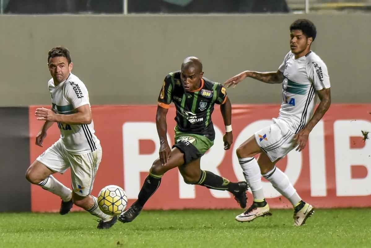 Hlder - Atuando pelo Juventude, o lateral foi eleito o melhor da posio no Campeonato Gacho. No Amrica, oscilou entre boas e ms atuaes e foi sacado para a volta do titular Jonas. Com contrato at o fim do Estadual, depende da necessidade da posio no Coelho para continuar em 2017.
