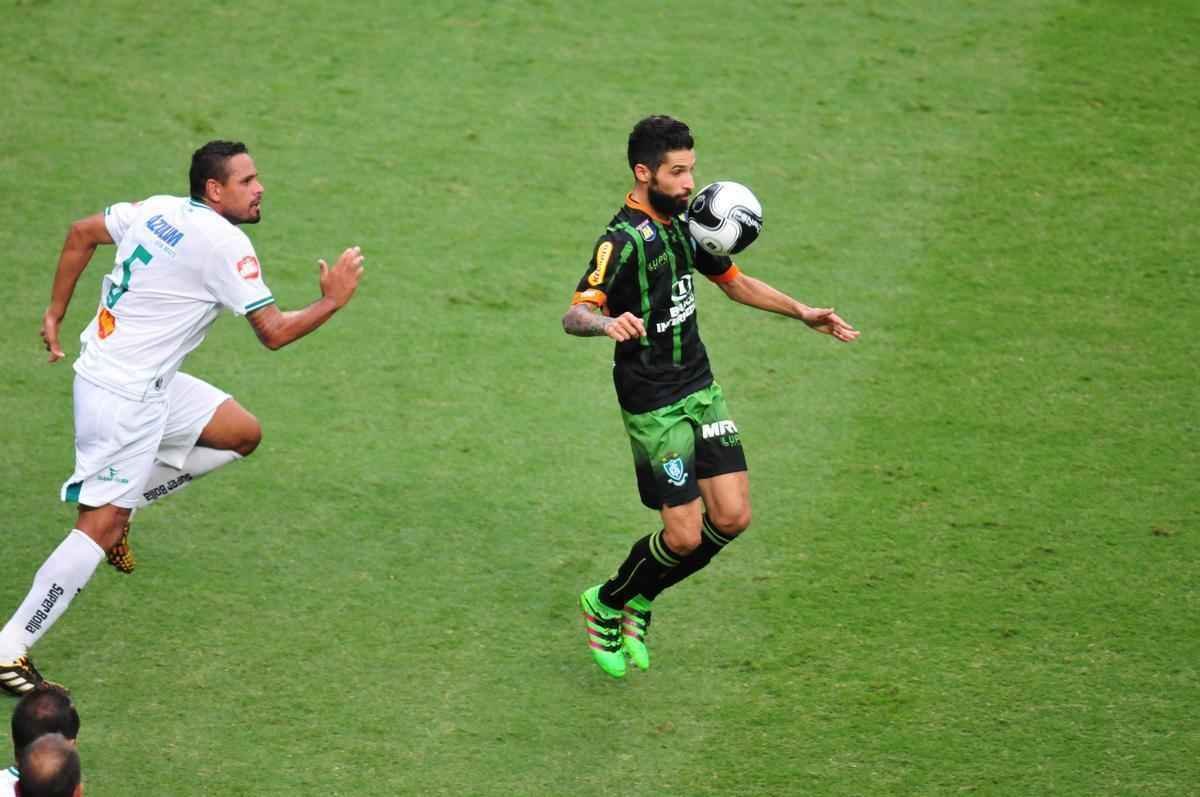 Tony - O 'Talib'  um dos jogadores mais queridos pela torcida alviverde. A queda de rendimento do time coincidiu com um perodo de duas leses sucessivas que fizeram o meia perder boa parte do Brasileiro. Deve priorizar a forma fsica para a prxima temporada, j que tem contrato at o fim de 2017.