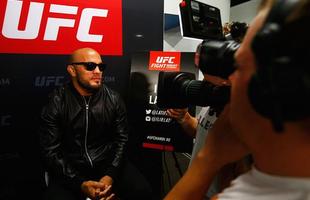 Media Day do UFC Fight Night 93, em Hamburgo - O sueco Ilir Latifi concede entrevista